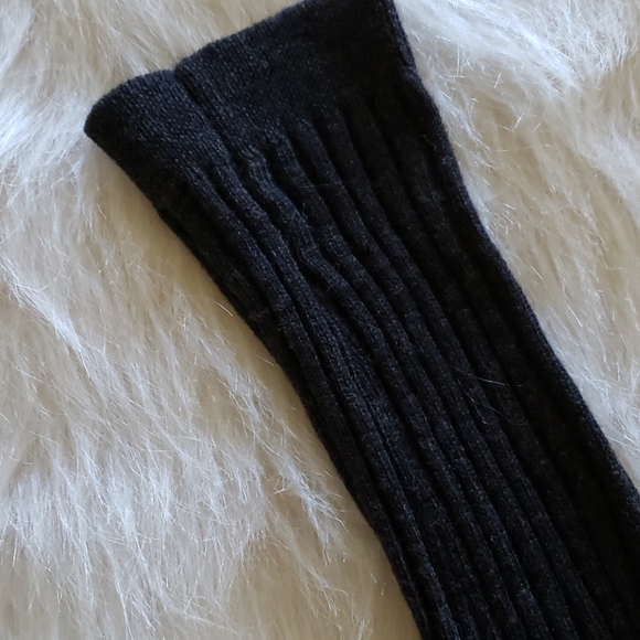 Banana Republic Italian Merino sweater - Picture 3 of 5